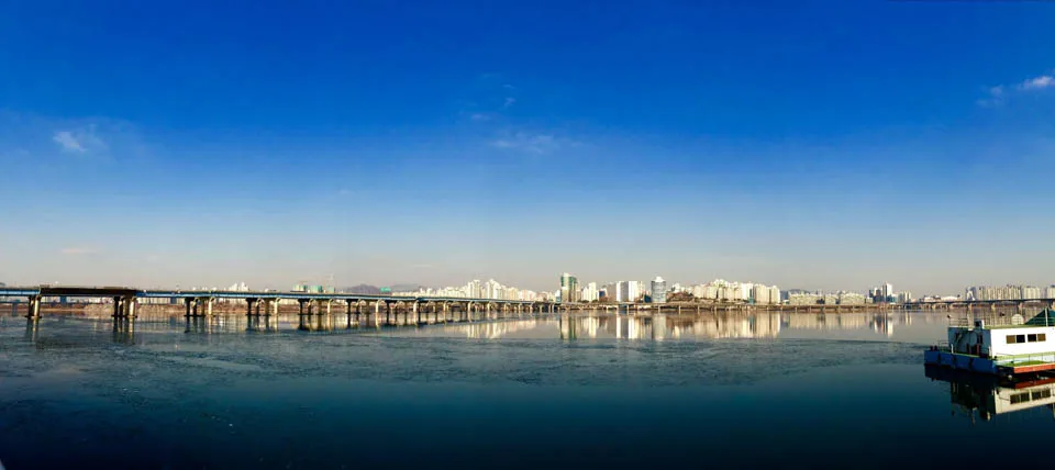 image-photo-got-smartphone-han-river-panoramic