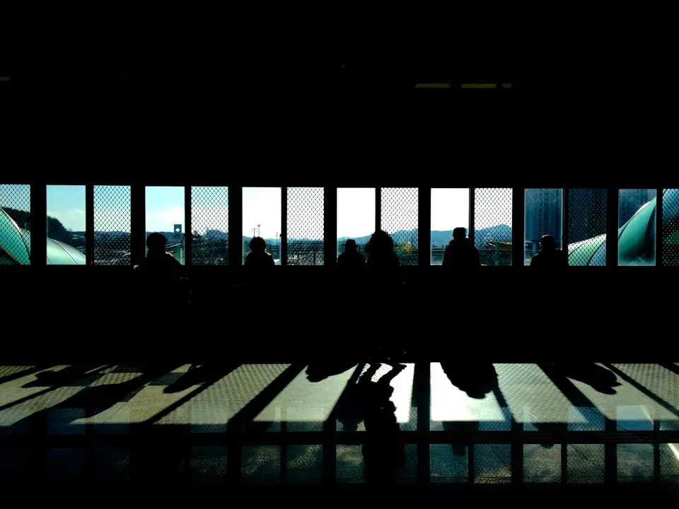 image-photo-got-smartphone-korean-train-platform